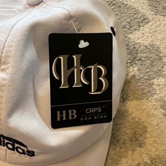 Adidas hat - Picture 2 of 3